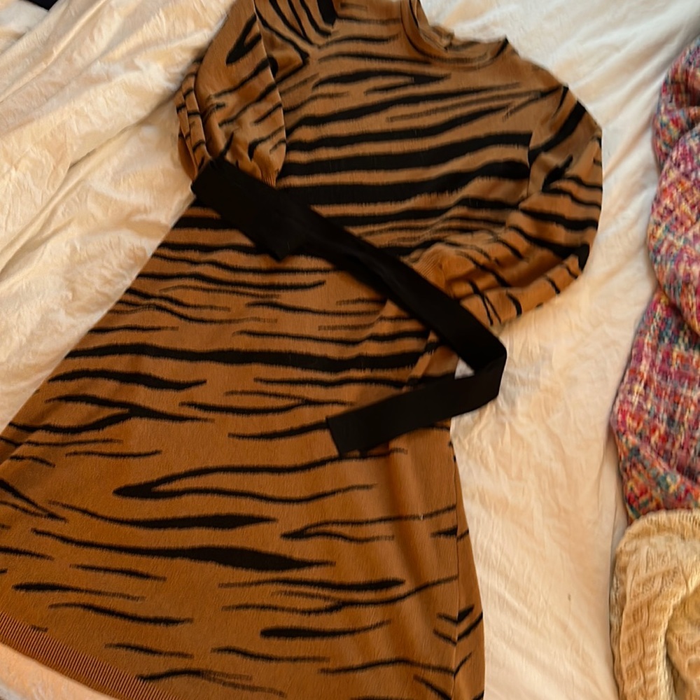 Who what wear tiger sweater dress size medium